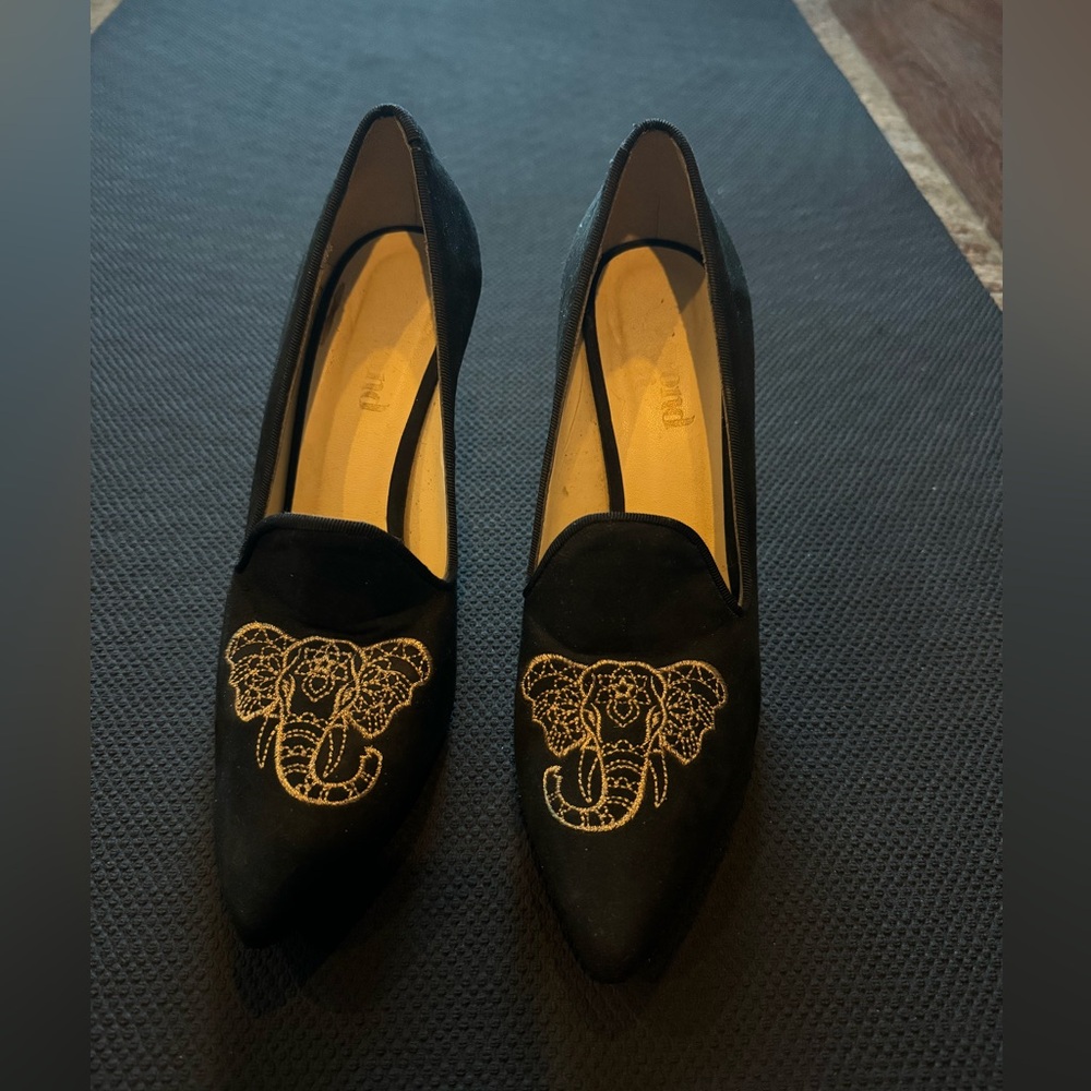 Elephant pumps Beyond Skin